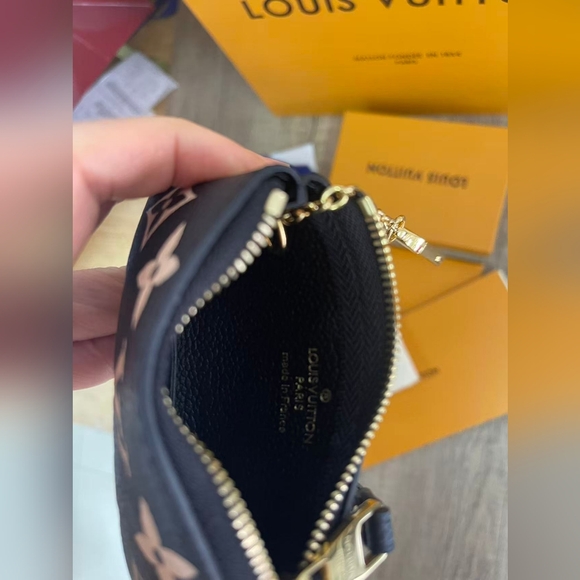 Louis Vuitton Key Pouch - Picture 9 of 11